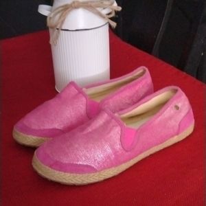 UGG FLATS